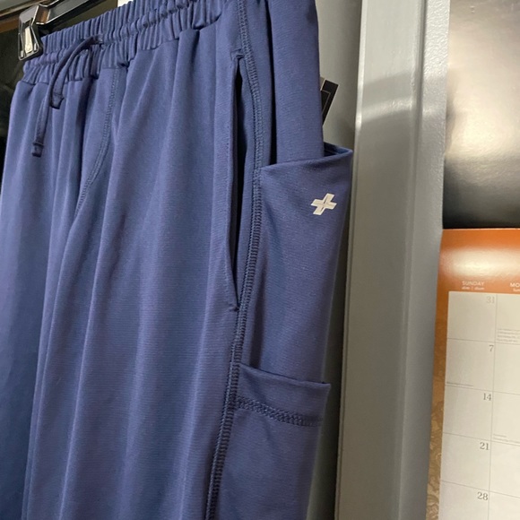 Scrubs - Picture 3 of 5